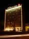 Вид отеля ночью